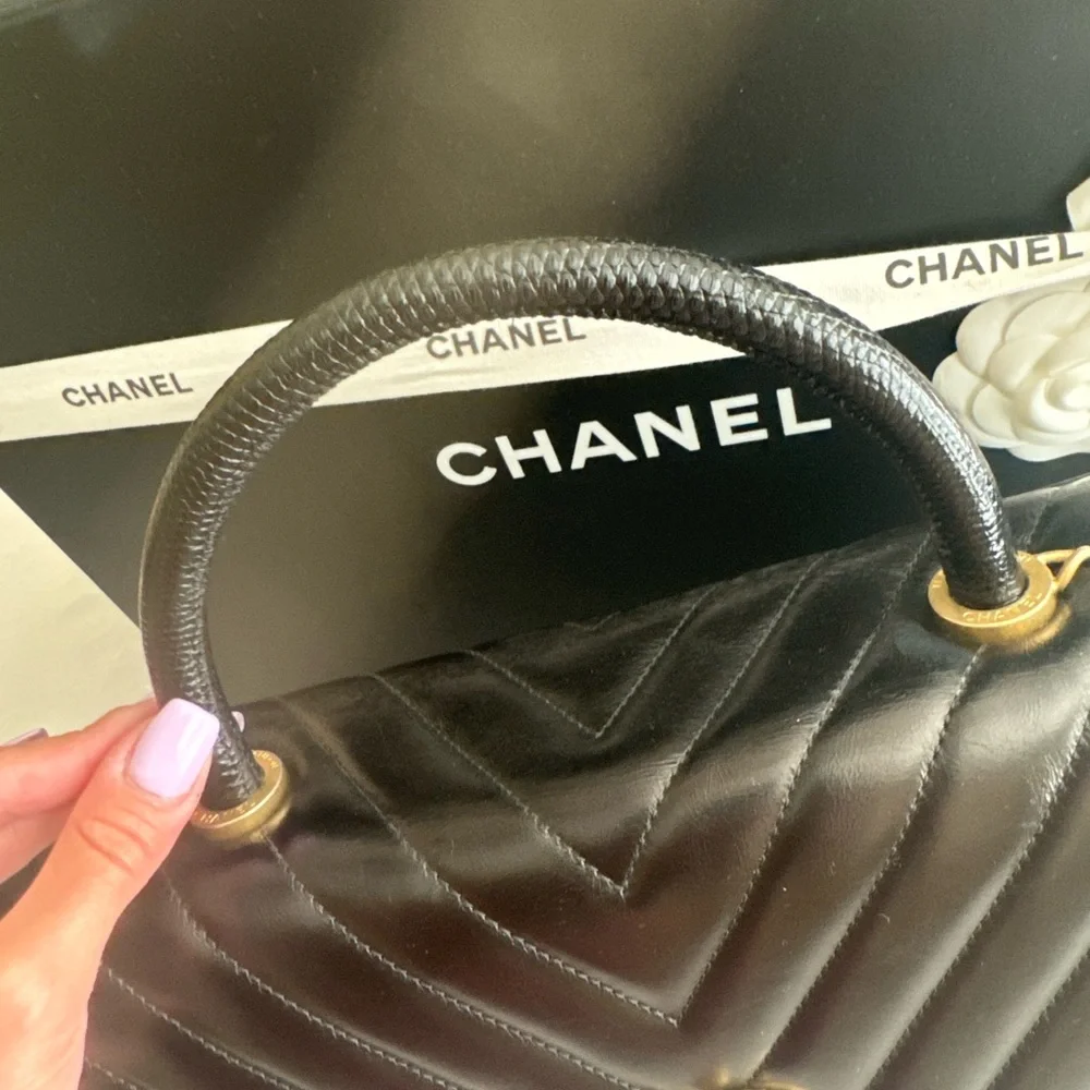 Authentic Chanel bag - Picture 3 of 4